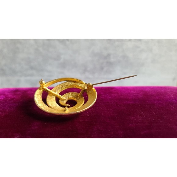 Vintage Gold Tone Spiral Brooch - Picture 7 of 10